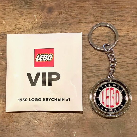 LEGO 1950 Logo Keychain Exclusive Spinning VIP Retro Vintage New in Hand - Picture 1 of 6